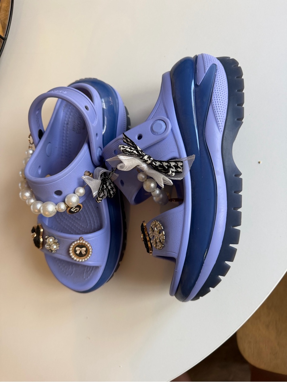 Crocs comfort platforms - Lavender Pearl-Embellished Sandals - Picture 5 of 6